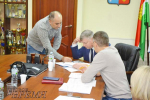 Люди пришли со своими проблемами