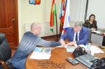 Люди пришли со своими проблемами
